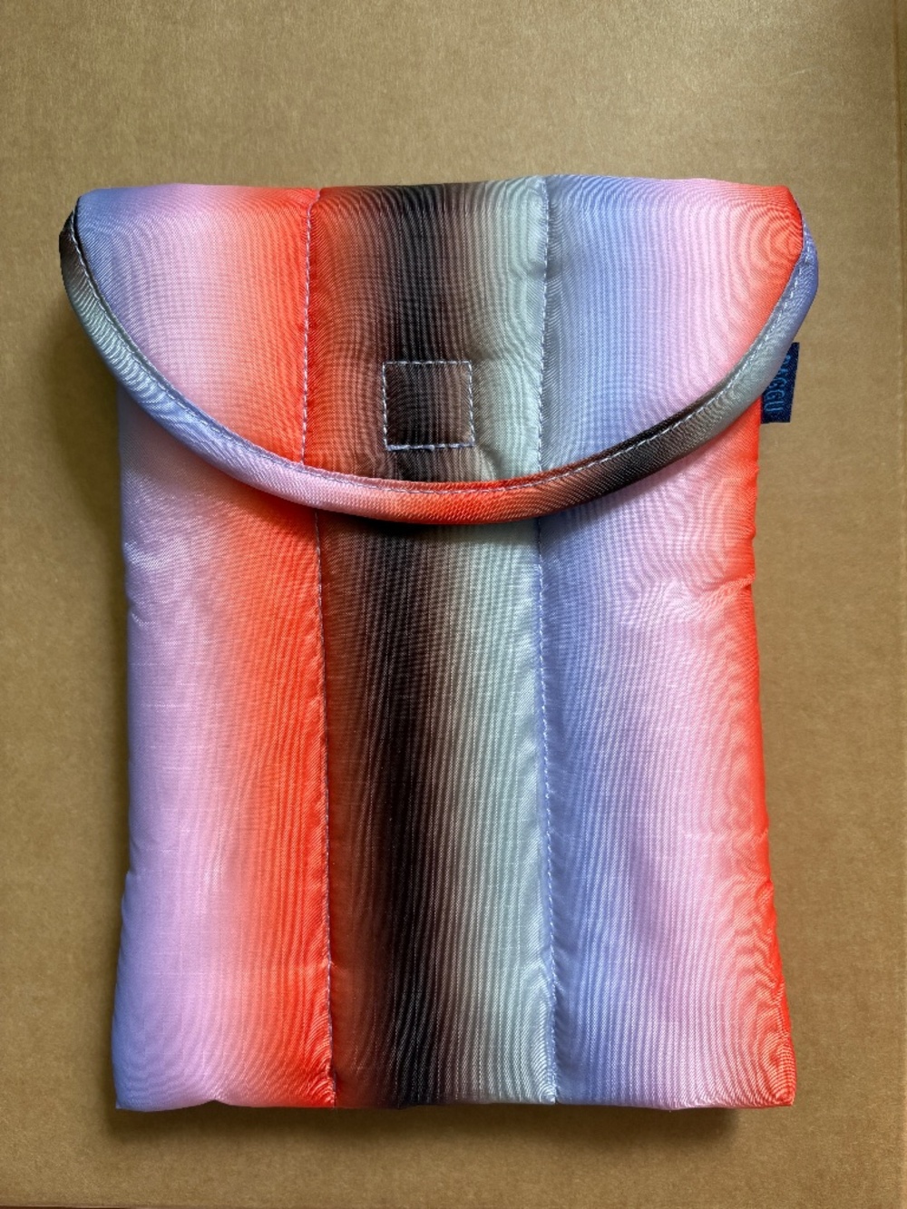 Rare Baggu Gradient Tablet Puffy Sleeve
